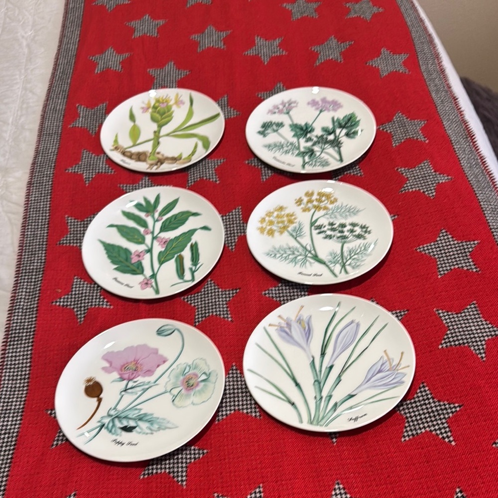 Horchow Pastel Floral Plate with Poppy Design